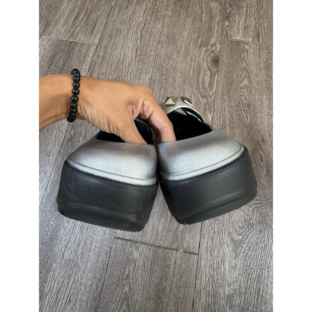 Crocs Stomp Metallic Mary Jane Platform Shoe Silver Womens 6 Mens 4 Shoes - Picture 9 of 11